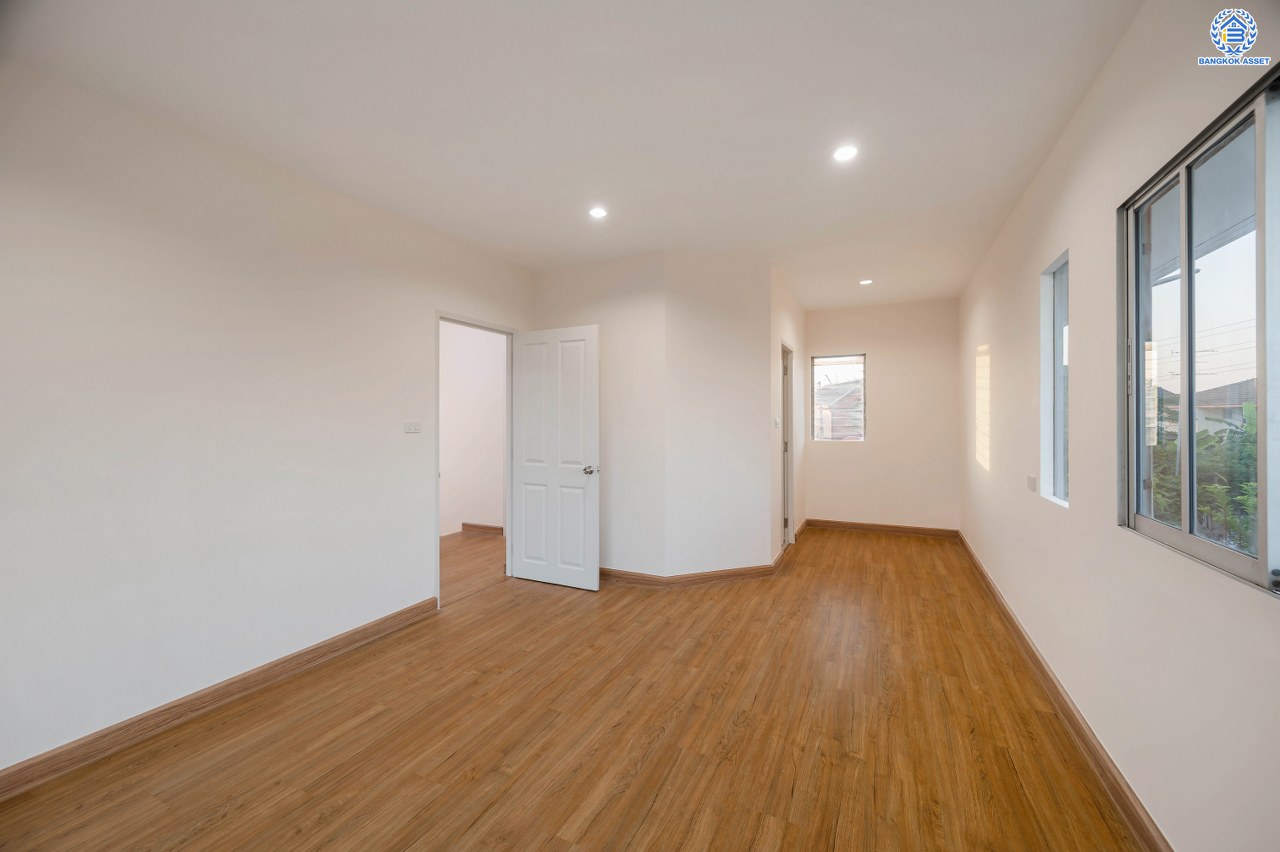 บ้านมือสองตกแต่งใหม่ โครงการ พฤกษ์ลดา พุทธสาคร หลังมุม เนื้อที่ 64 ตร.ว. ฟังก์ชัน 3 ห้องนอน 2 ห้องน้ำ 2 ที่จอดรถ สภาพแวดล้อมโครงการร่มรื่น บนทำเลเดินทางสะดวก ติดถนนพุทธสาคร เชื่อมต่อถนนเพชรเกษม ถนนพุทธมณฑลสาย4 ถนนบรมราชชนนี ใกล้รถไฟฟ้าสายสีน้ำเงิน "สถานีหลักสอง"